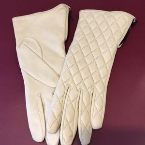 Women’s leather gloves